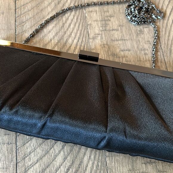 Luxe Tufted Satin Clutch w/17” drop. Security clasp Driver’s license 🪪 slot - Picture 8 of 17